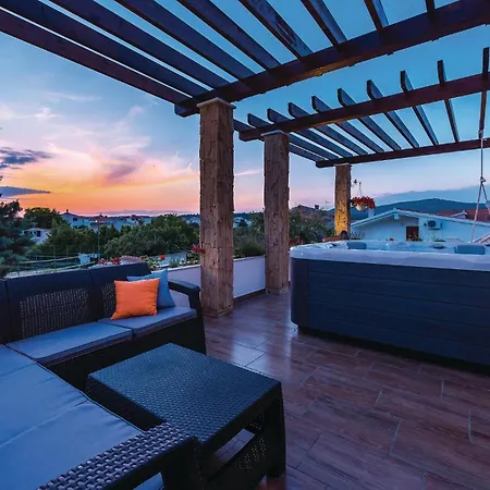 Lovely In With Jacuzzi Feriehus Rogoznica (Sibenik-Knin)