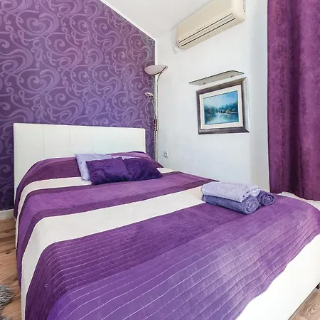 Lovely In With Jacuzzi Feriehus *