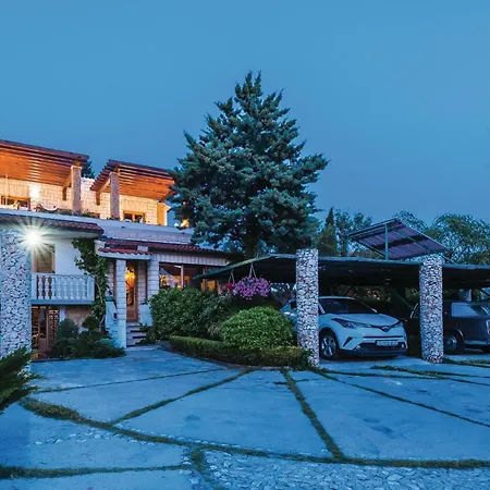 Lovely In With Jacuzzi