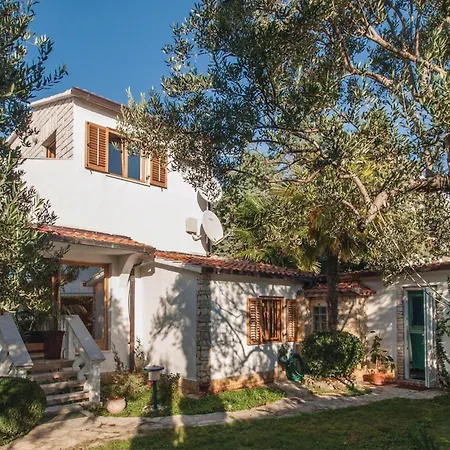 Vikendica Lovely In With Jacuzzi