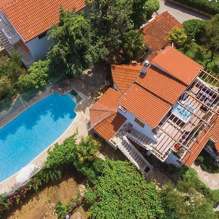 Lovely In With Jacuzzi Vikendica *