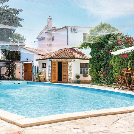 Feriehus Lovely In With Jacuzzi Rogoznica (Sibenik-Knin)