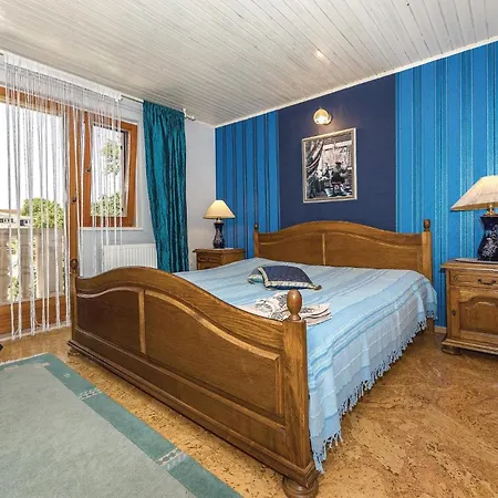 Feriehus Lovely In With Jacuzzi