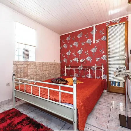 Nyaraló Lovely In With Jacuzzi *