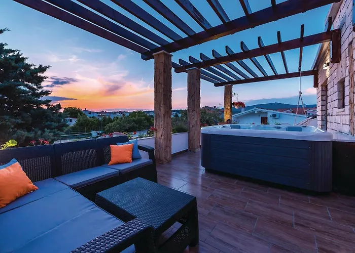 Lovely In With Jacuzzi Holiday home Rogoznica (Sibenik-Knin)