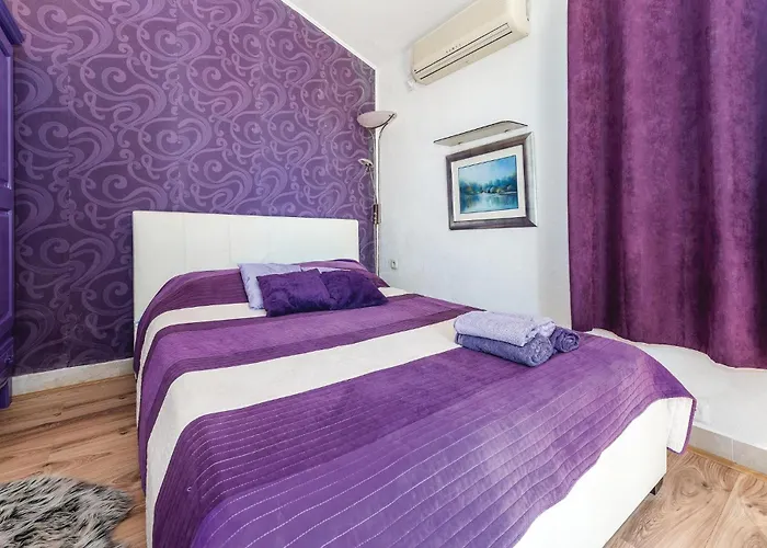 Lovely In With Jacuzzi Vikendica *