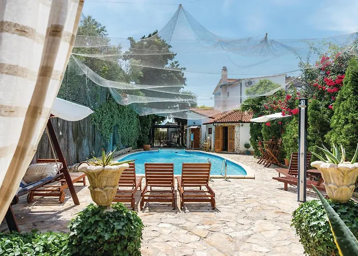 Vikendica Lovely In With Jacuzzi *