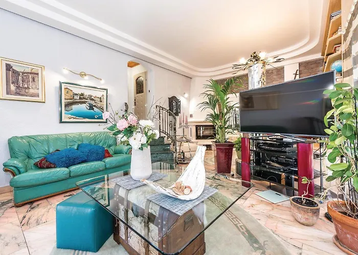 Lovely In With Jacuzzi Rogoznica (Sibenik-Knin)