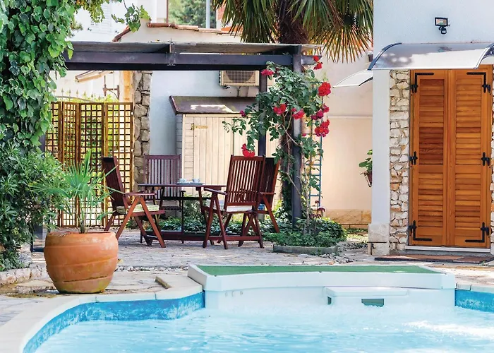 Vikendica Lovely In With Jacuzzi