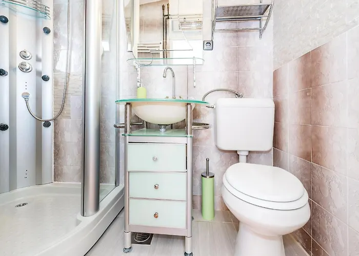 Lovely In With Jacuzzi Vikendica *