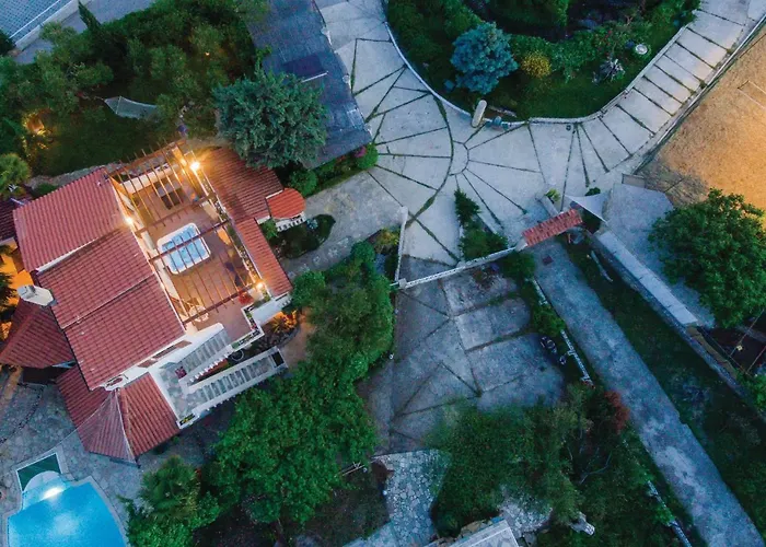 Holiday home Lovely In With Jacuzzi *