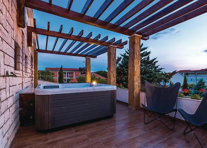 Lovely In With Jacuzzi Holiday home Rogoznica (Sibenik-Knin)