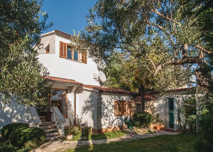 Holiday home Lovely In With Jacuzzi