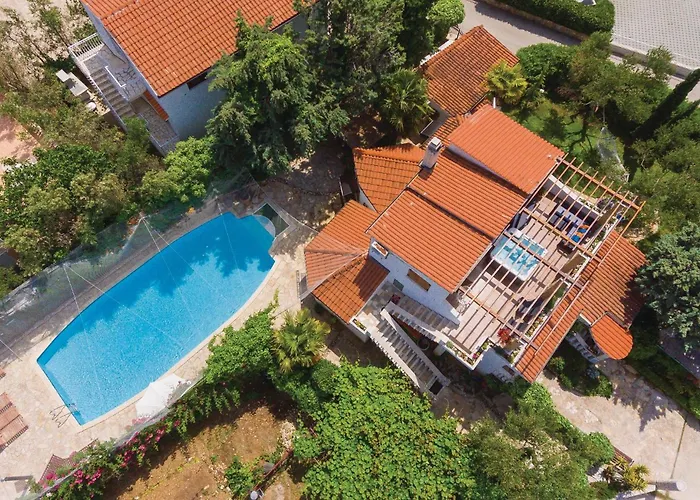 Lovely In With Jacuzzi Holiday home *