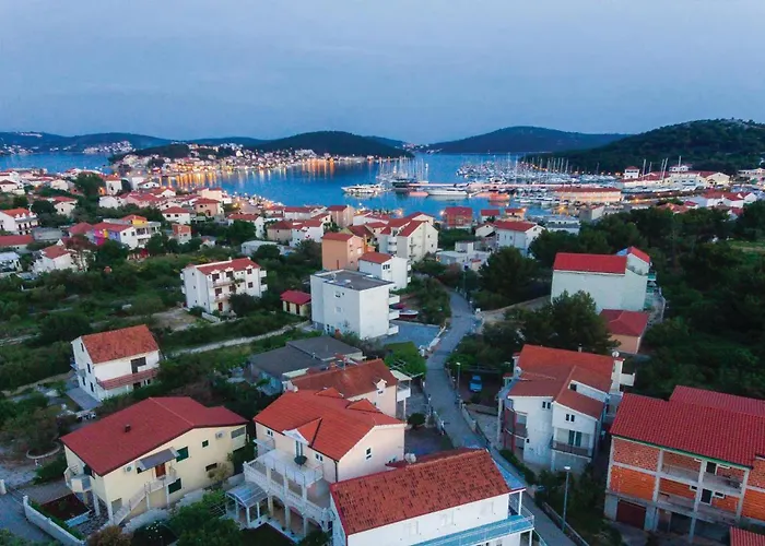 Holiday home Lovely In With Jacuzzi