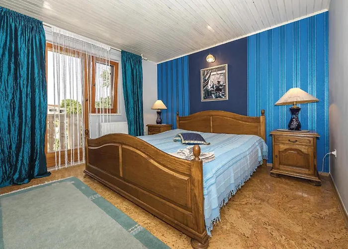 Vikendica Lovely In With Jacuzzi