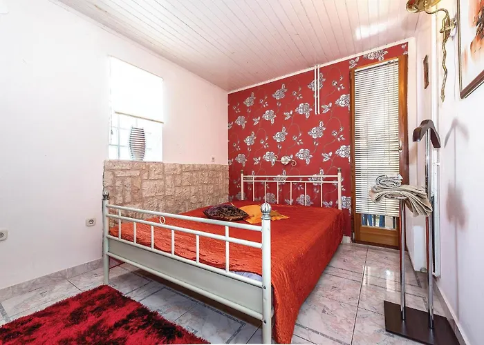 Vikendica Lovely In With Jacuzzi *