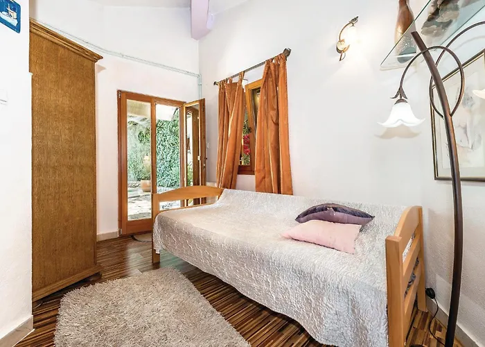 Lovely In With Jacuzzi